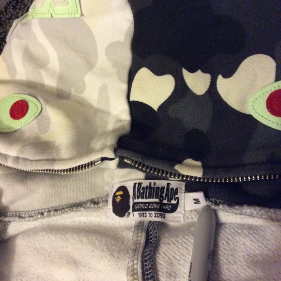 Bape glow in the dark split Camo Shark fullzip - Picture 4 of 8